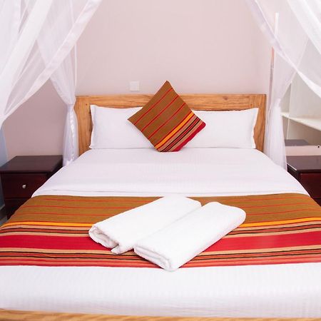 Silver Oaks Hotel Boma Fort Portal المظهر الخارجي الصورة