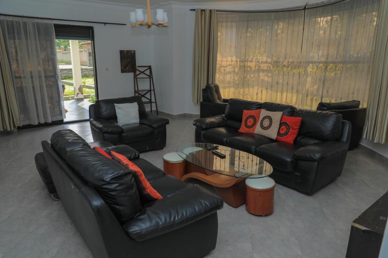 Silver Oaks Hotel Boma Fort Portal المظهر الخارجي الصورة