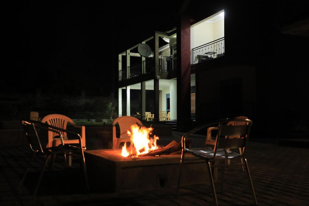 Silver Oaks Hotel Boma Fort Portal المظهر الخارجي الصورة