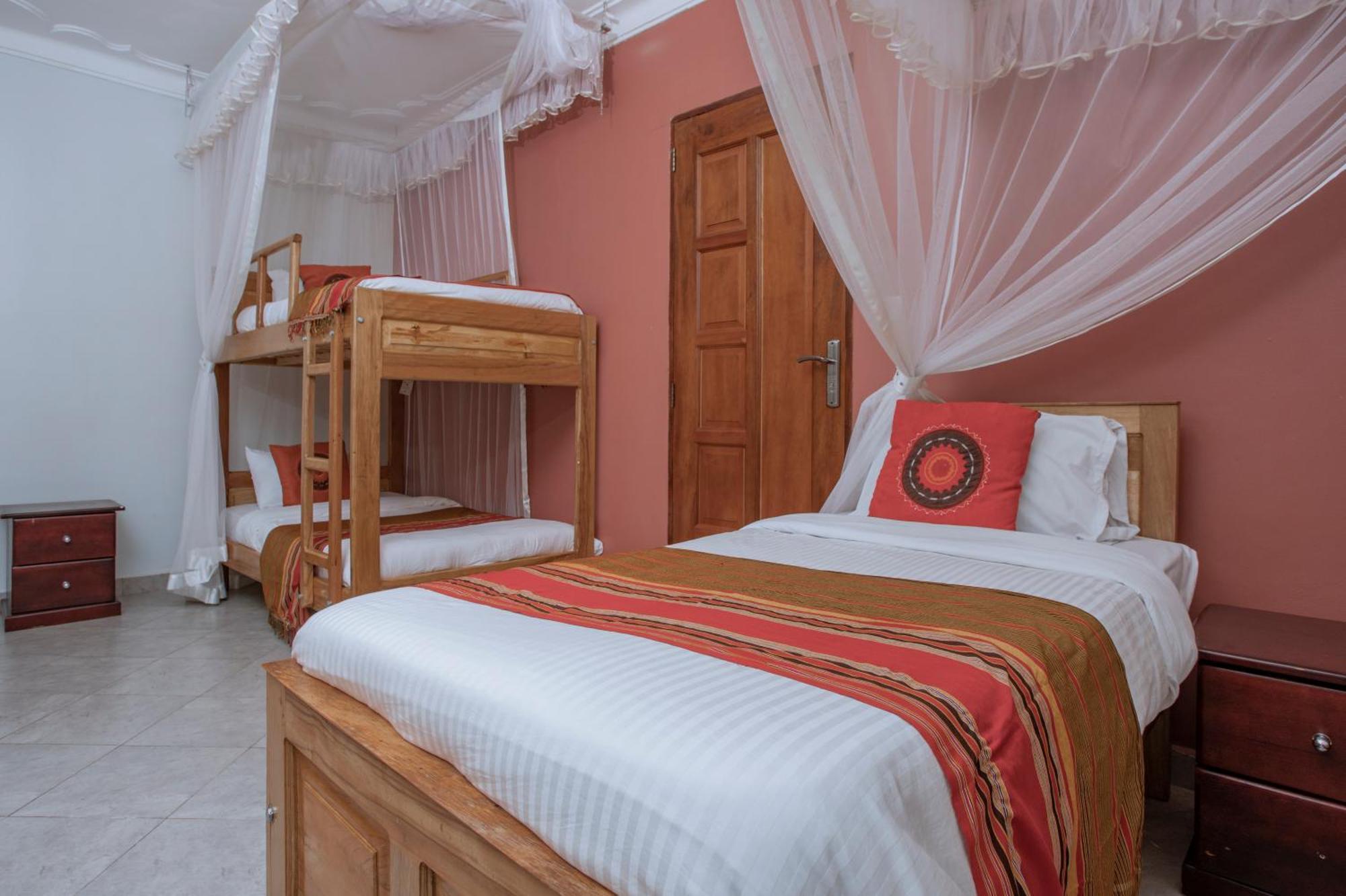 Silver Oaks Hotel Boma Fort Portal المظهر الخارجي الصورة