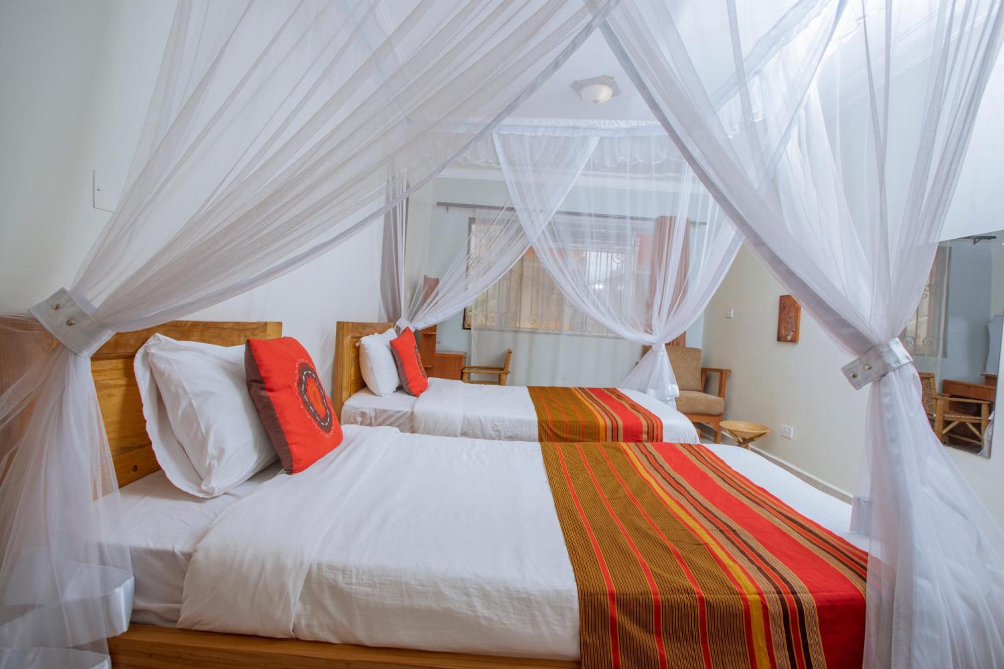 Silver Oaks Hotel Boma Fort Portal المظهر الخارجي الصورة