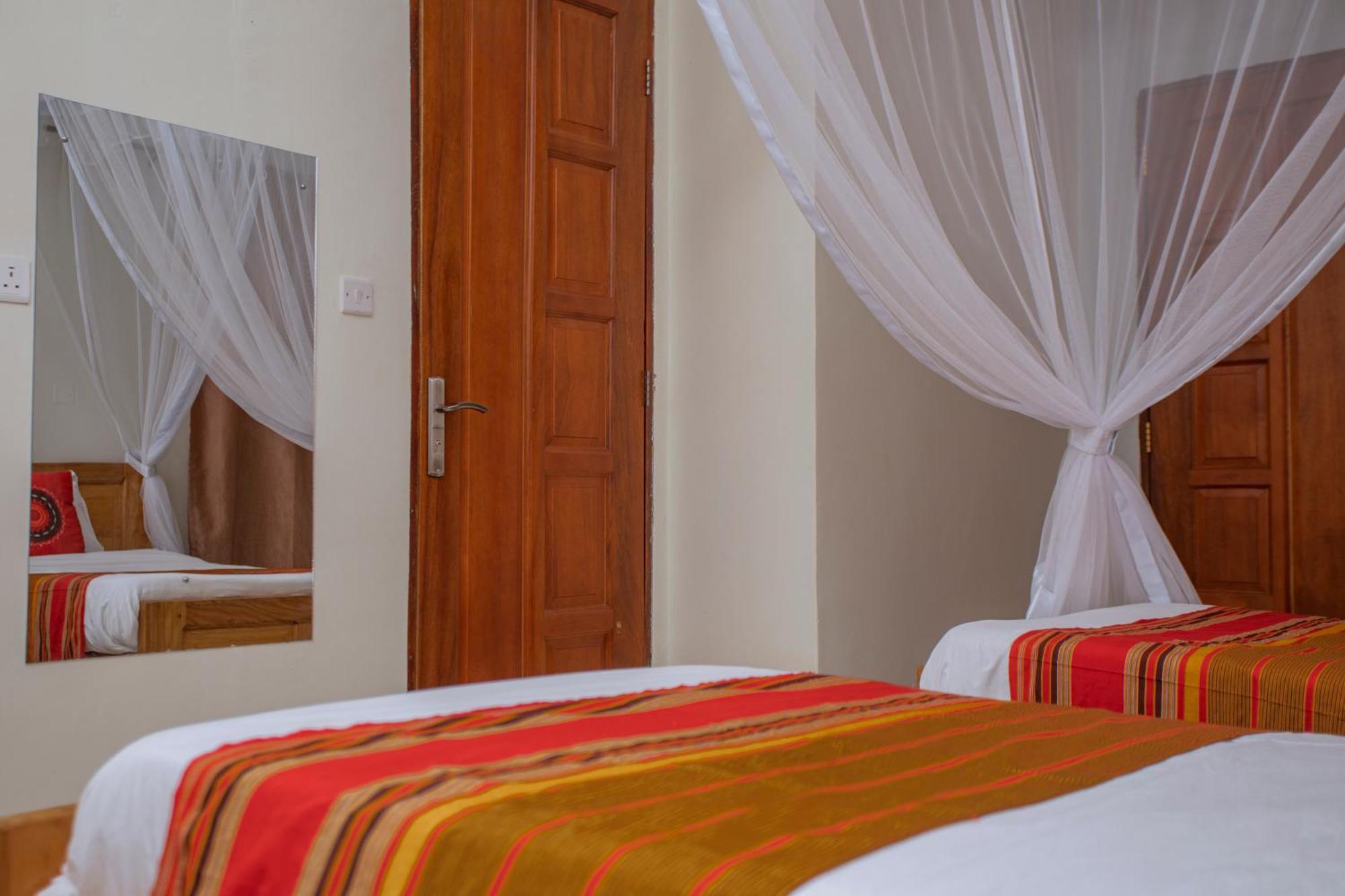 Silver Oaks Hotel Boma Fort Portal المظهر الخارجي الصورة