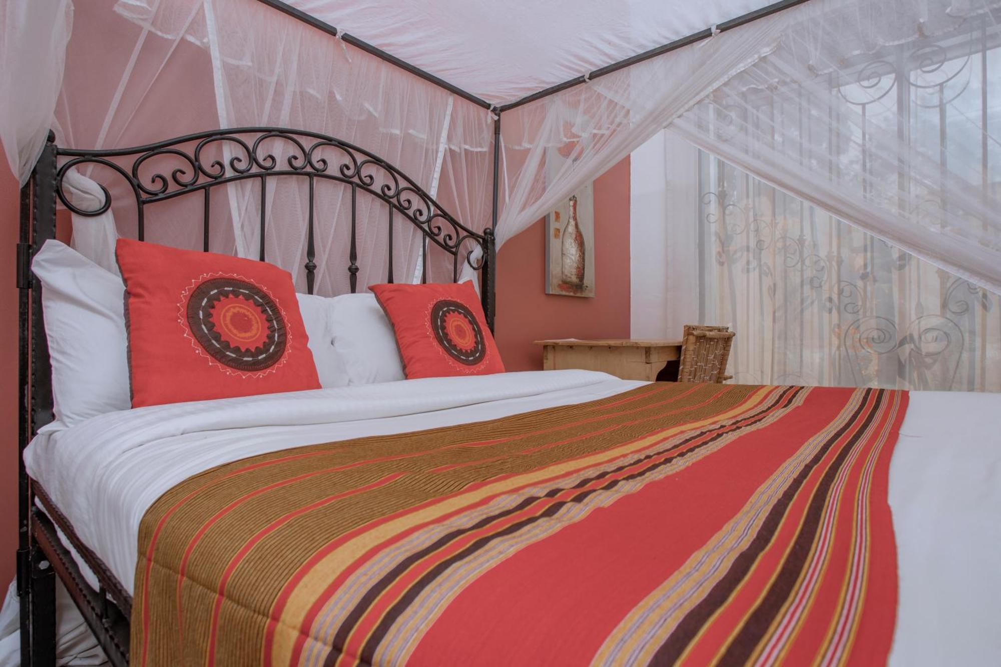 Silver Oaks Hotel Boma Fort Portal المظهر الخارجي الصورة