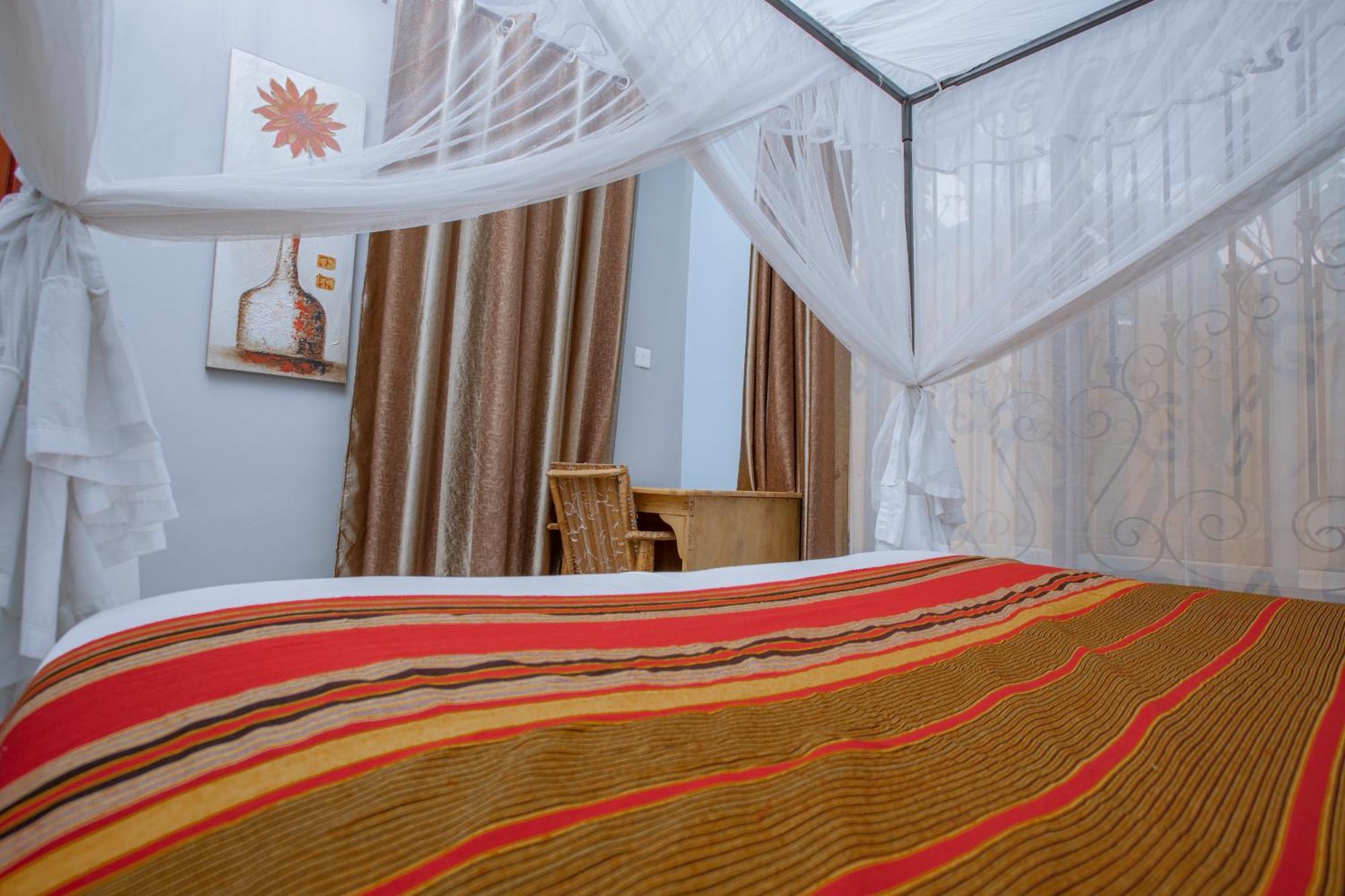 Silver Oaks Hotel Boma Fort Portal المظهر الخارجي الصورة