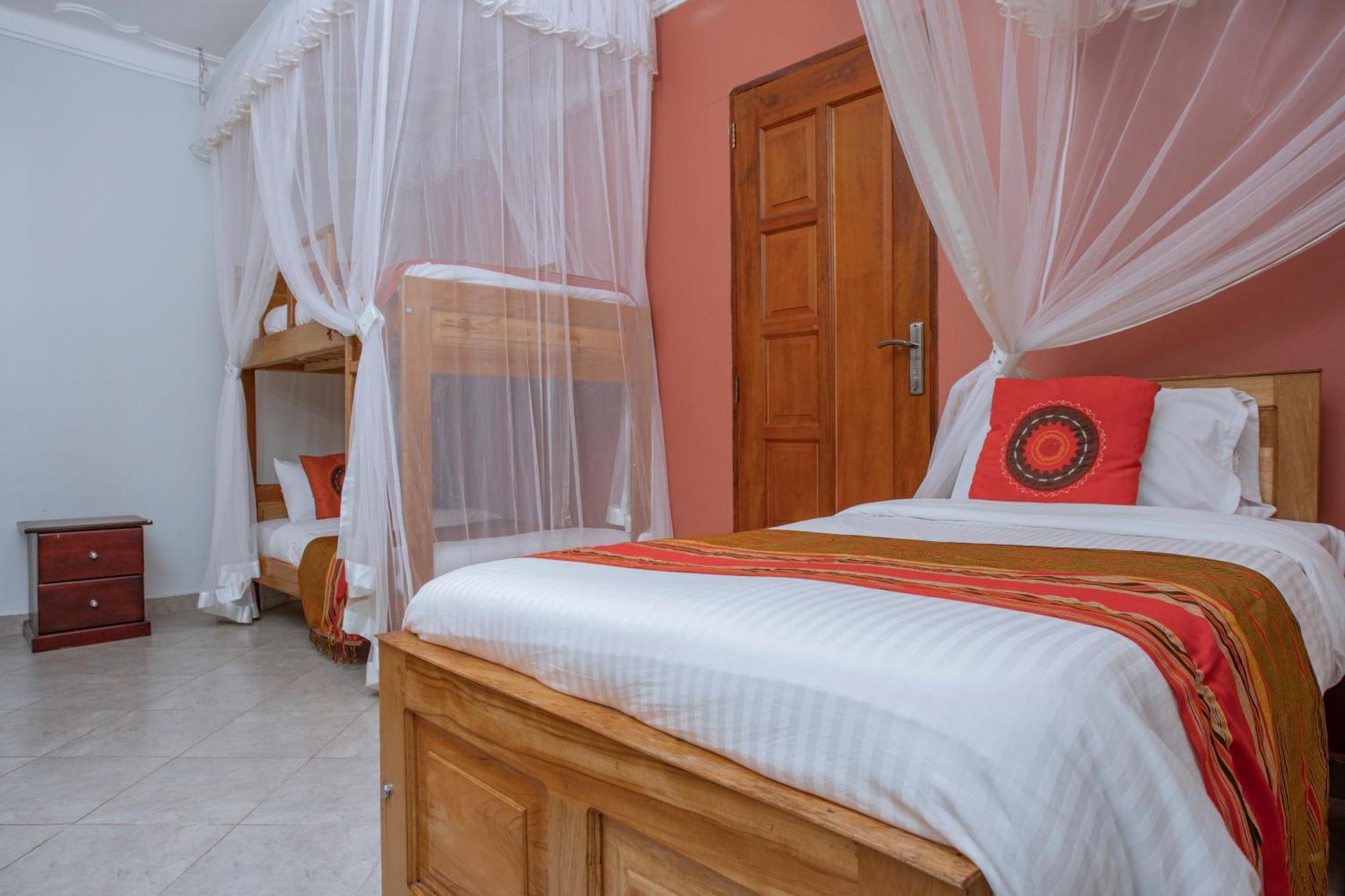 Silver Oaks Hotel Boma Fort Portal المظهر الخارجي الصورة