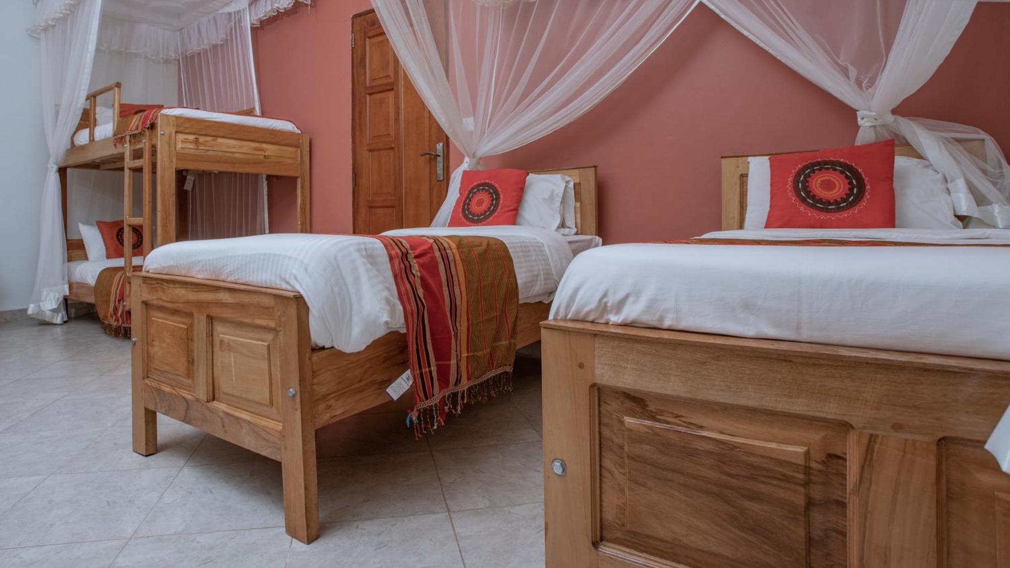 Silver Oaks Hotel Boma Fort Portal المظهر الخارجي الصورة