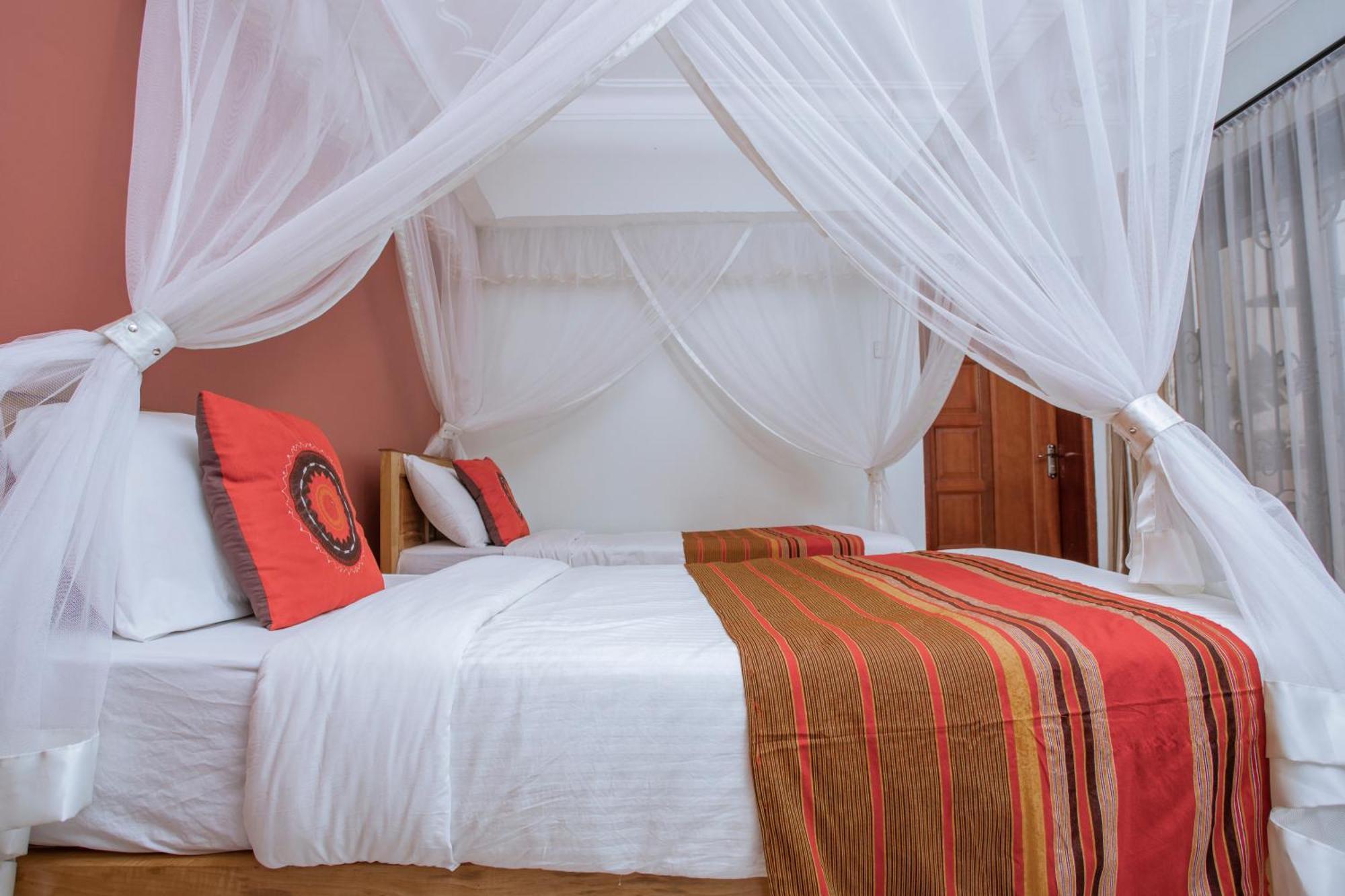 Silver Oaks Hotel Boma Fort Portal المظهر الخارجي الصورة