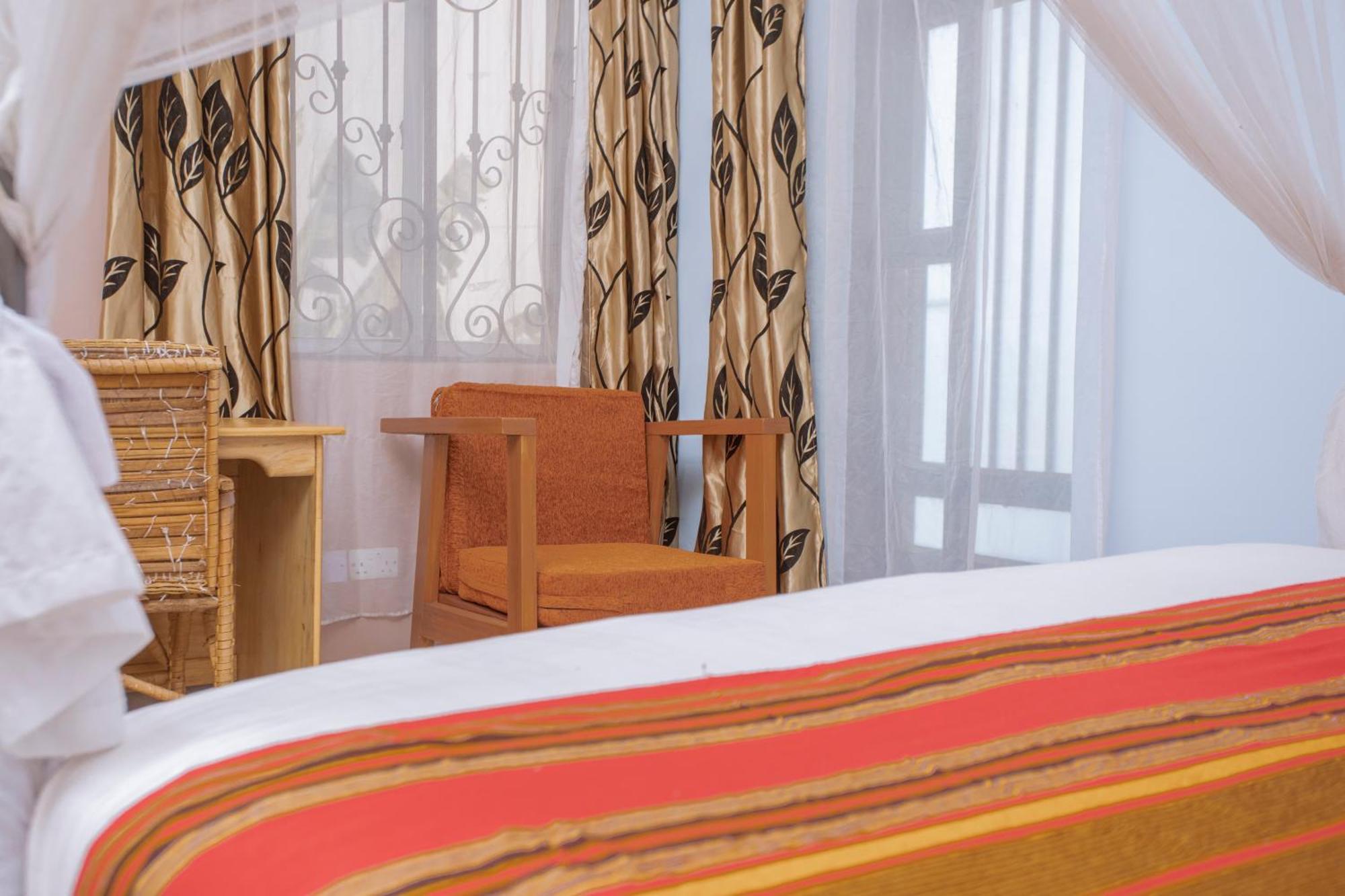 Silver Oaks Hotel Boma Fort Portal المظهر الخارجي الصورة