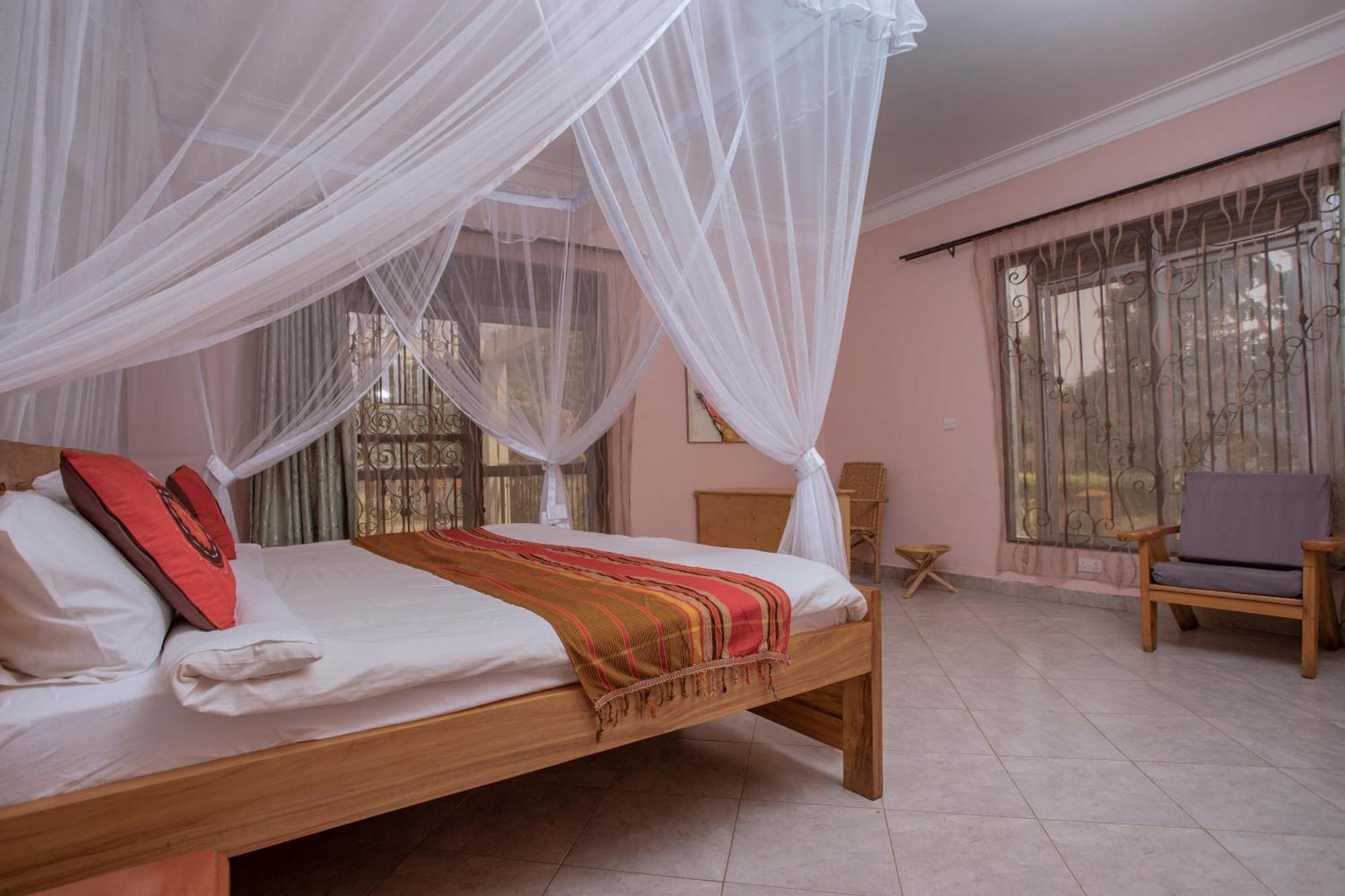 Silver Oaks Hotel Boma Fort Portal المظهر الخارجي الصورة