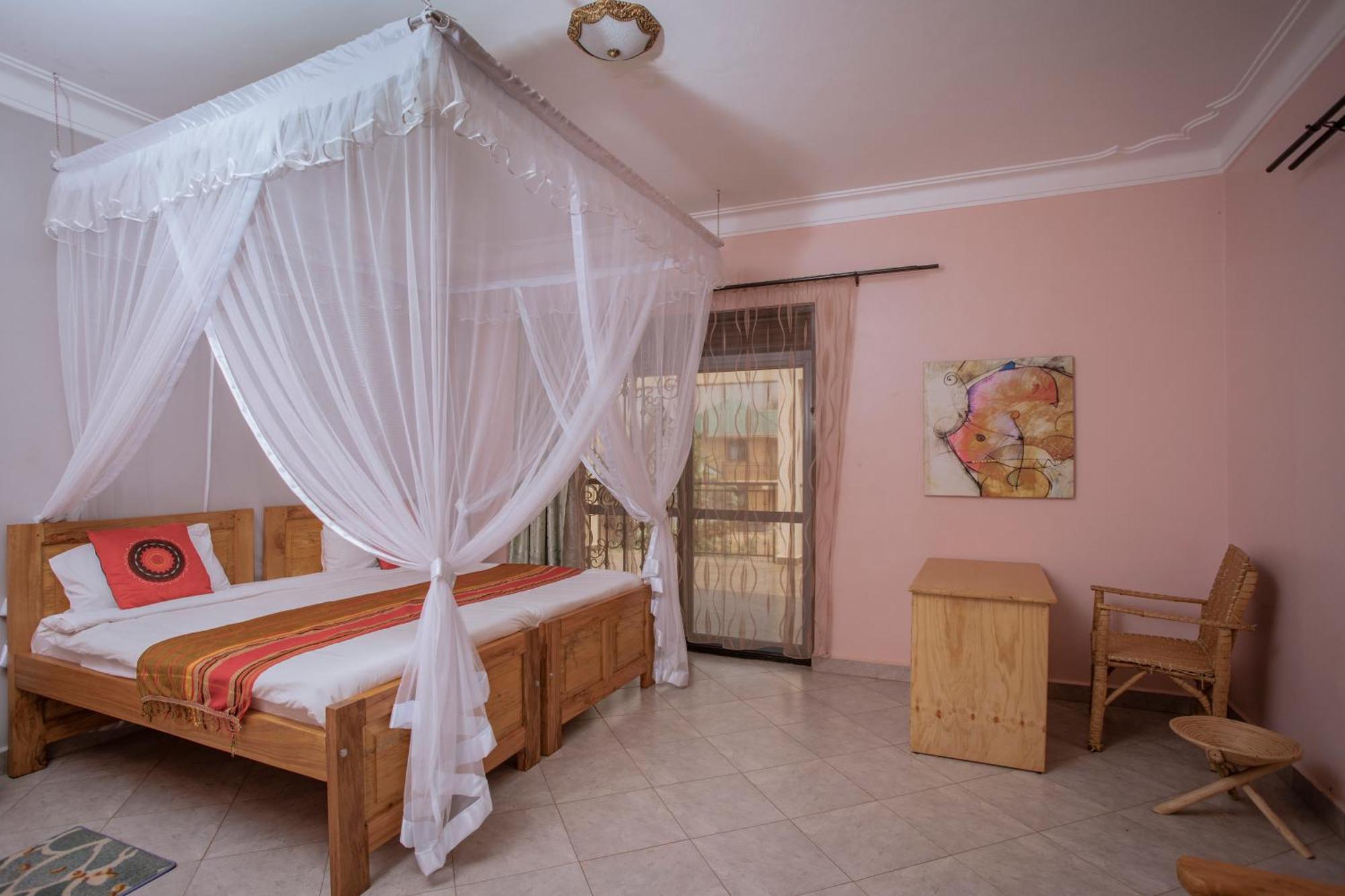 Silver Oaks Hotel Boma Fort Portal المظهر الخارجي الصورة