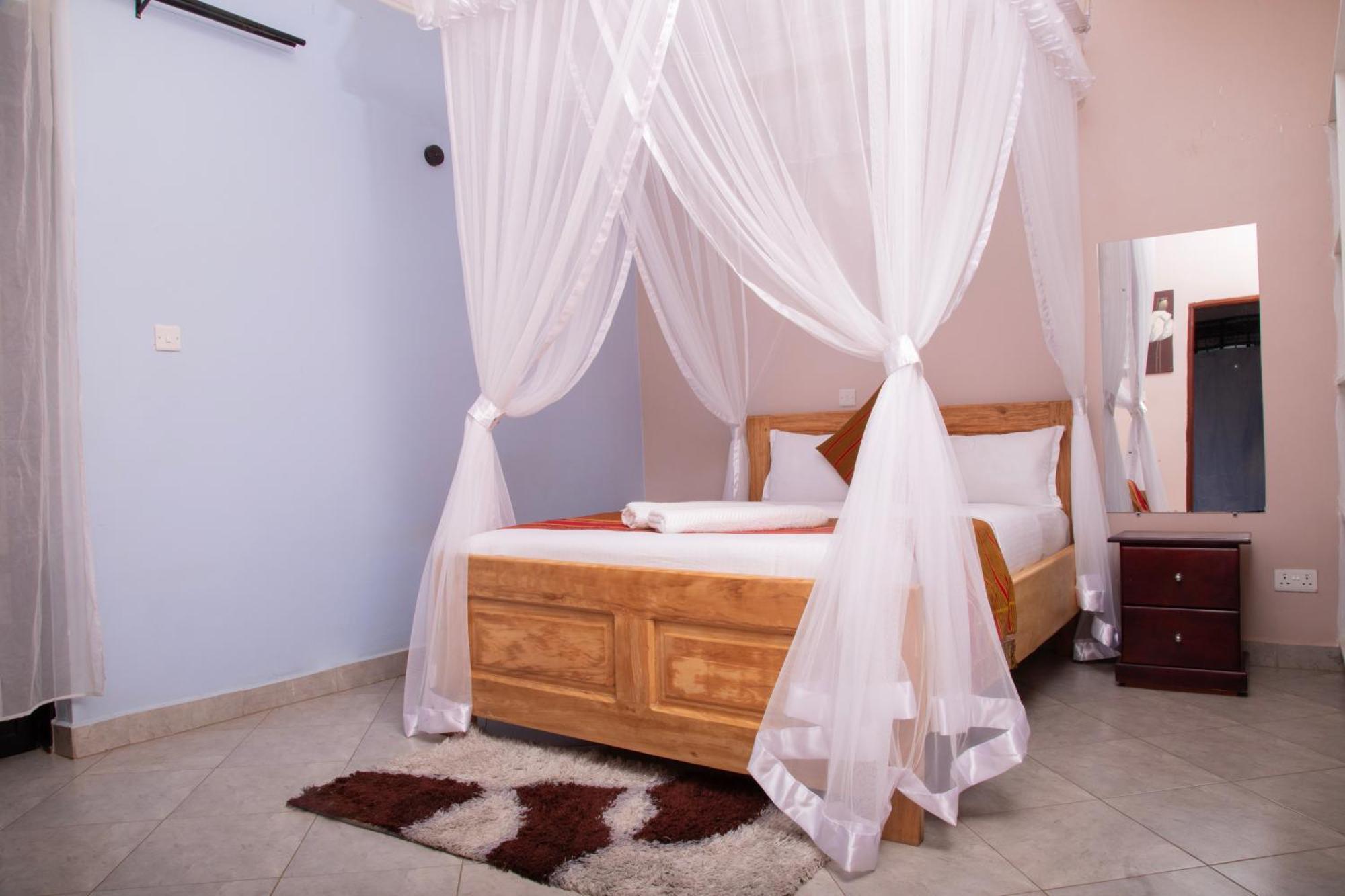 Silver Oaks Hotel Boma Fort Portal المظهر الخارجي الصورة
