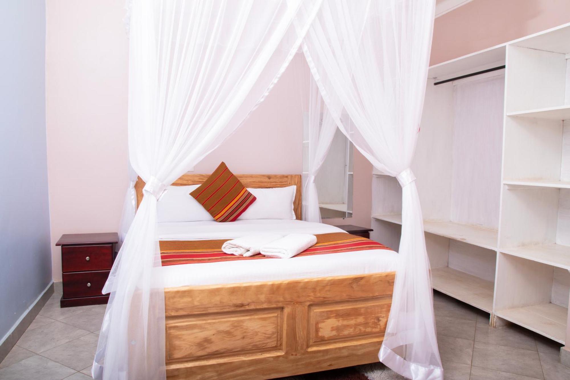 Silver Oaks Hotel Boma Fort Portal المظهر الخارجي الصورة