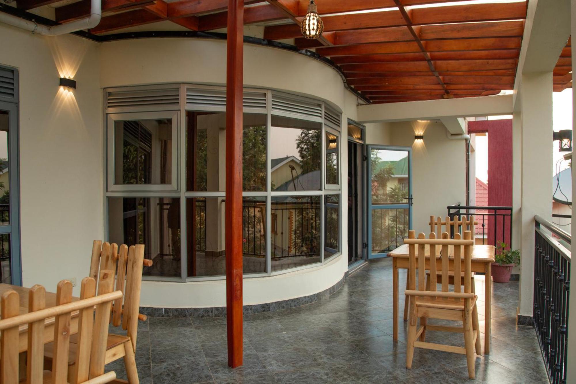 Silver Oaks Hotel Boma Fort Portal المظهر الخارجي الصورة