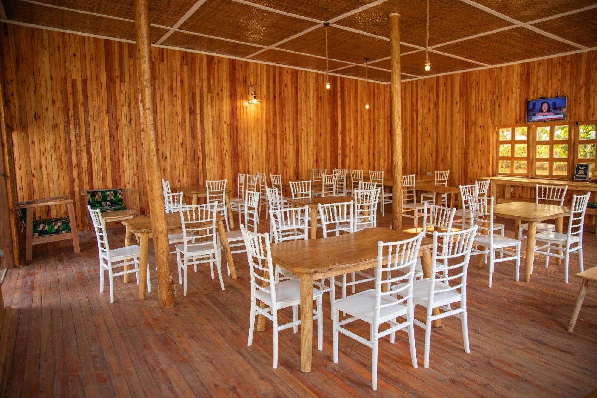 Silver Oaks Hotel Boma Fort Portal المظهر الخارجي الصورة