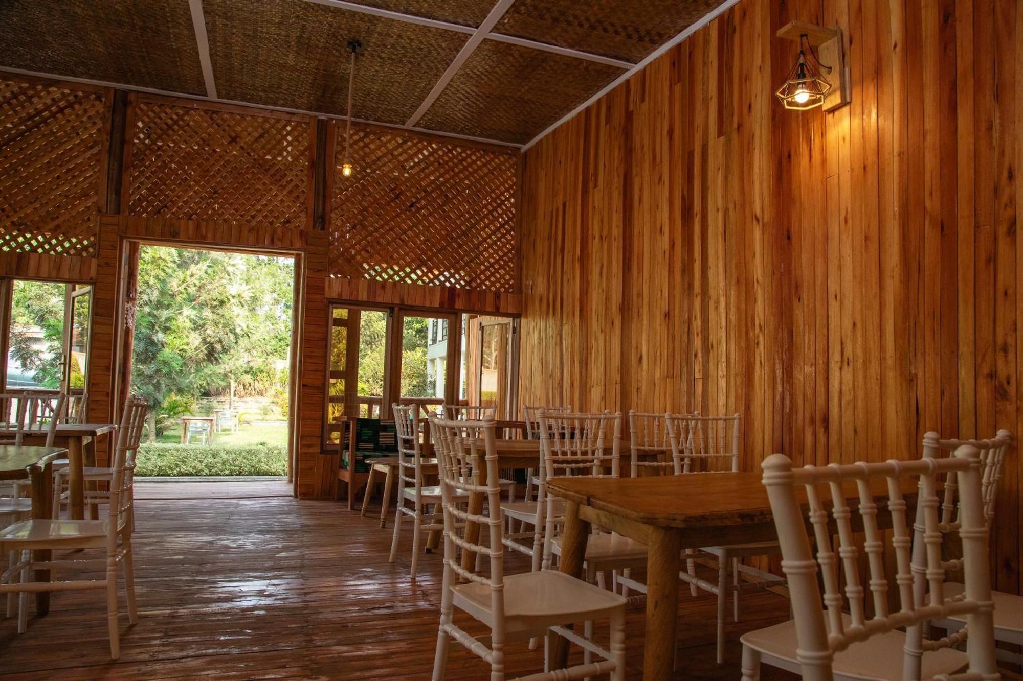 Silver Oaks Hotel Boma Fort Portal المظهر الخارجي الصورة