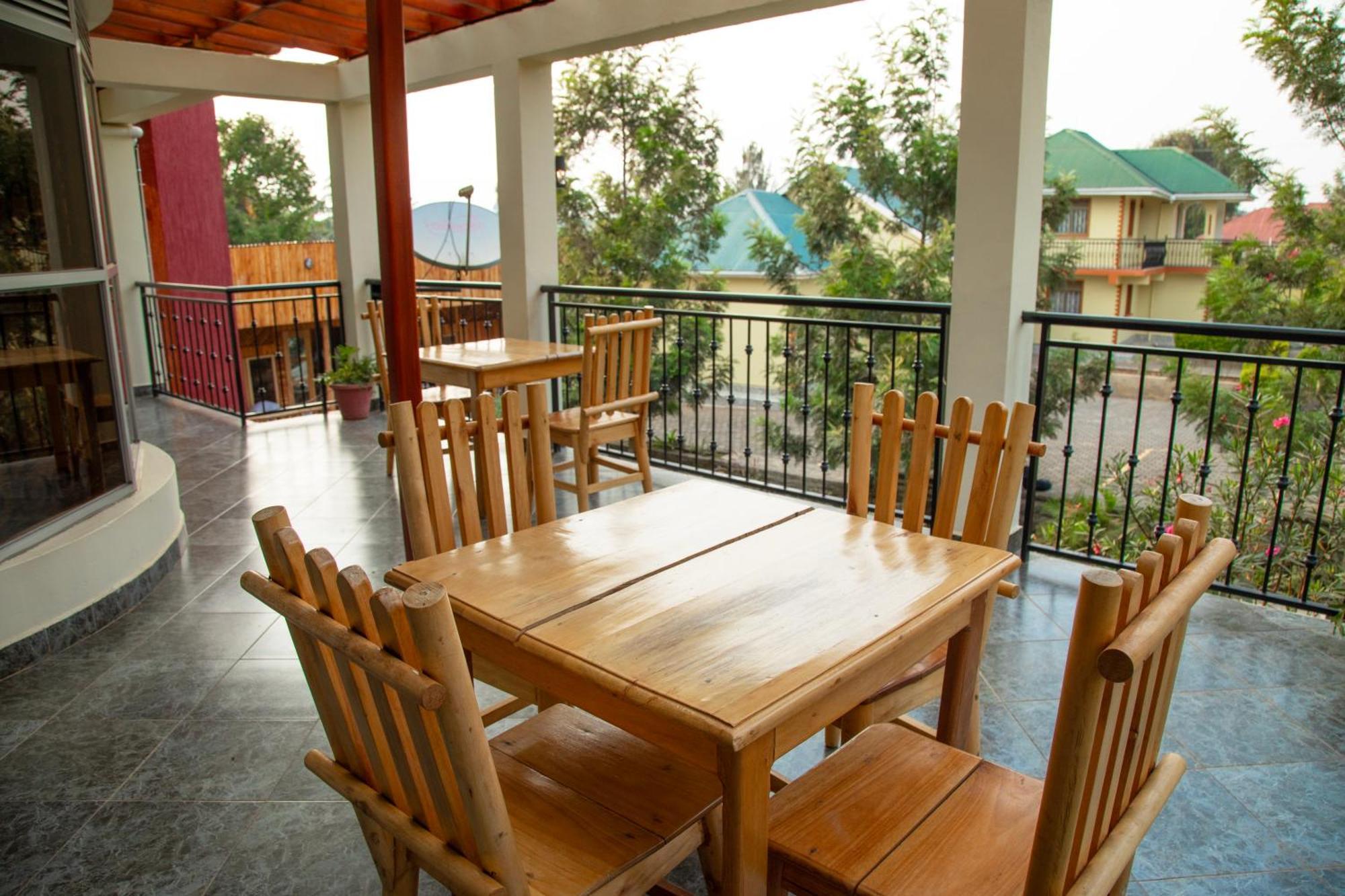 Silver Oaks Hotel Boma Fort Portal المظهر الخارجي الصورة