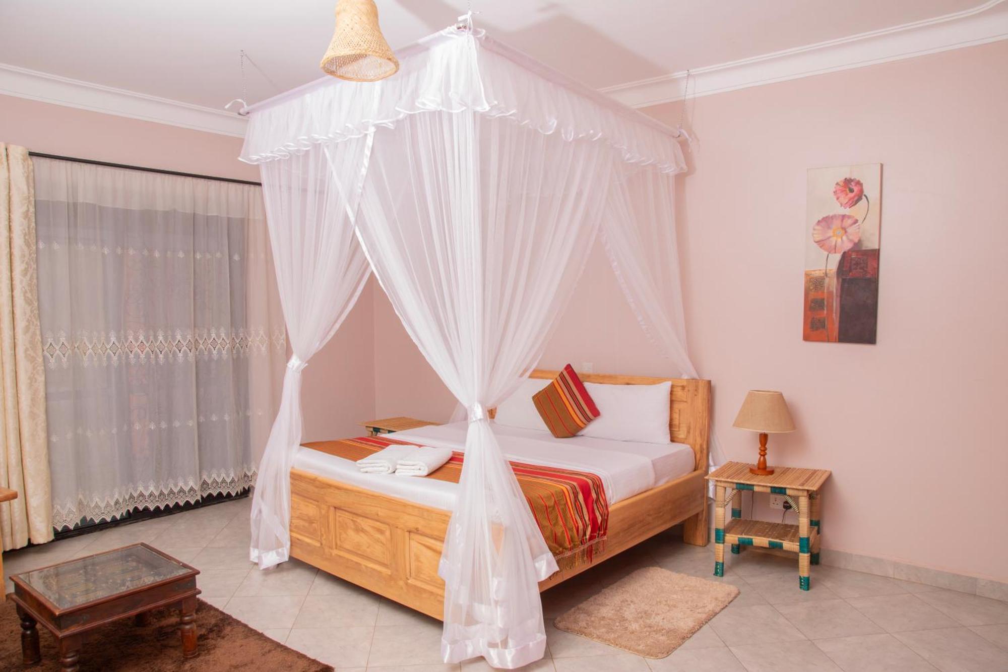 Silver Oaks Hotel Boma Fort Portal المظهر الخارجي الصورة