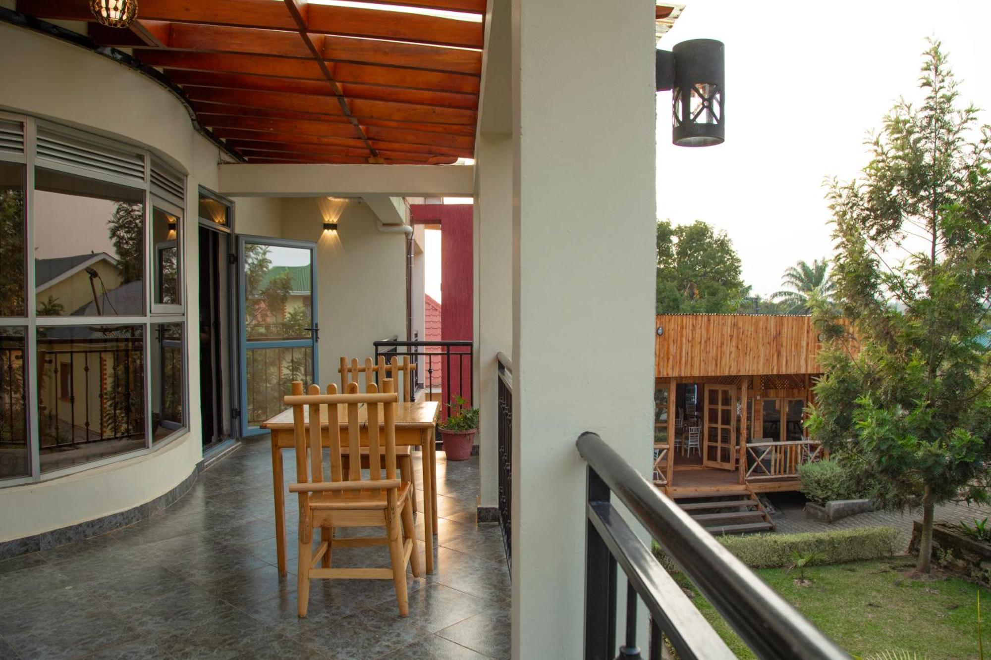 Silver Oaks Hotel Boma Fort Portal المظهر الخارجي الصورة