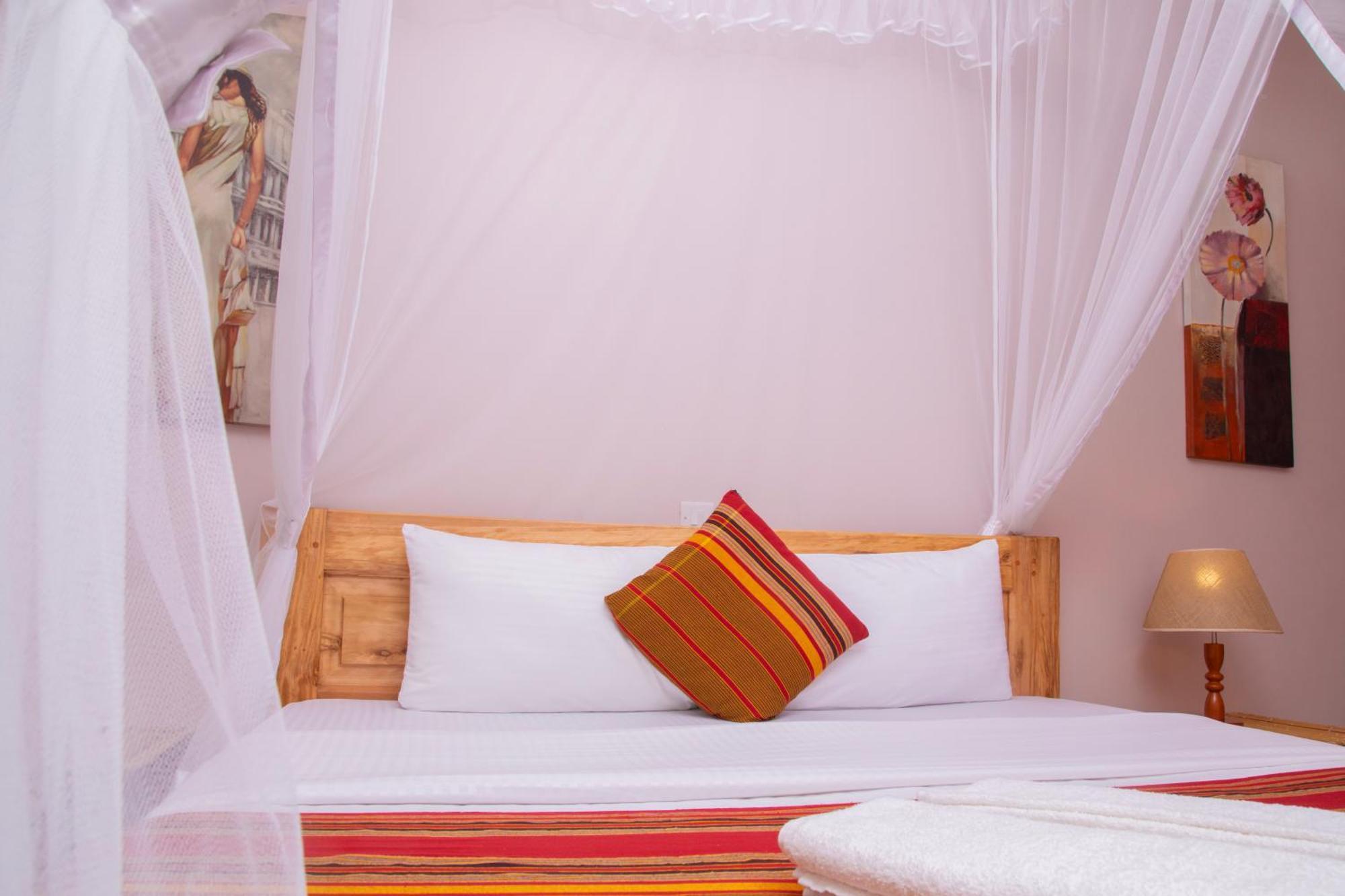Silver Oaks Hotel Boma Fort Portal المظهر الخارجي الصورة