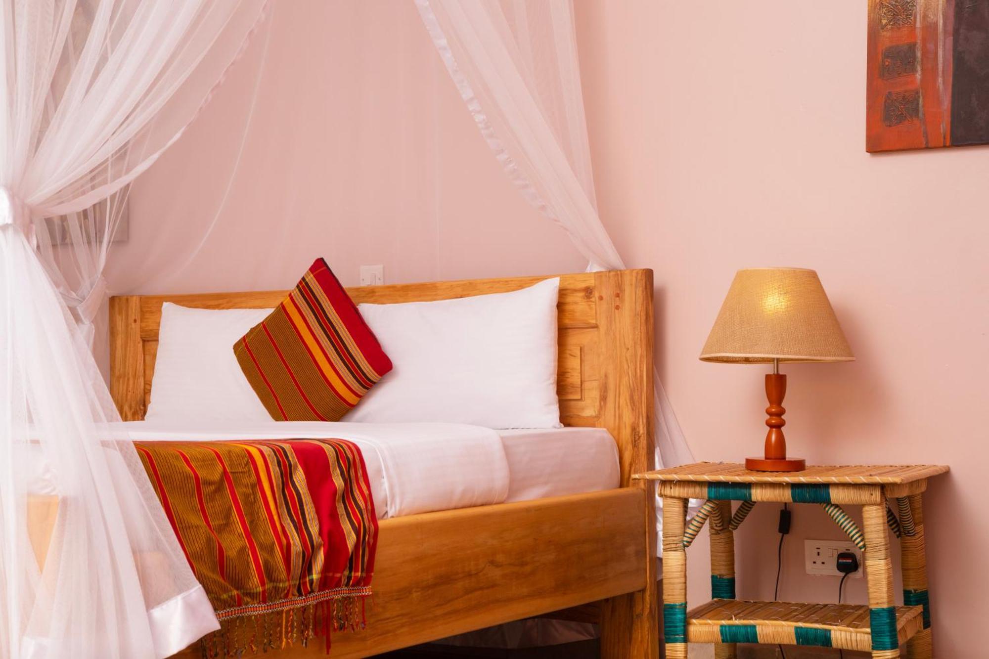 Silver Oaks Hotel Boma Fort Portal المظهر الخارجي الصورة
